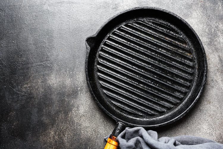 Seasoned cast iron grill pan