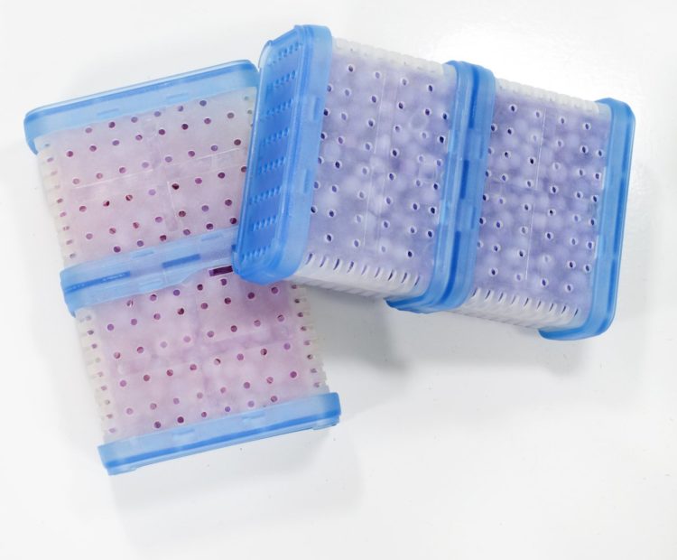 Color-changing silica gel in boxes