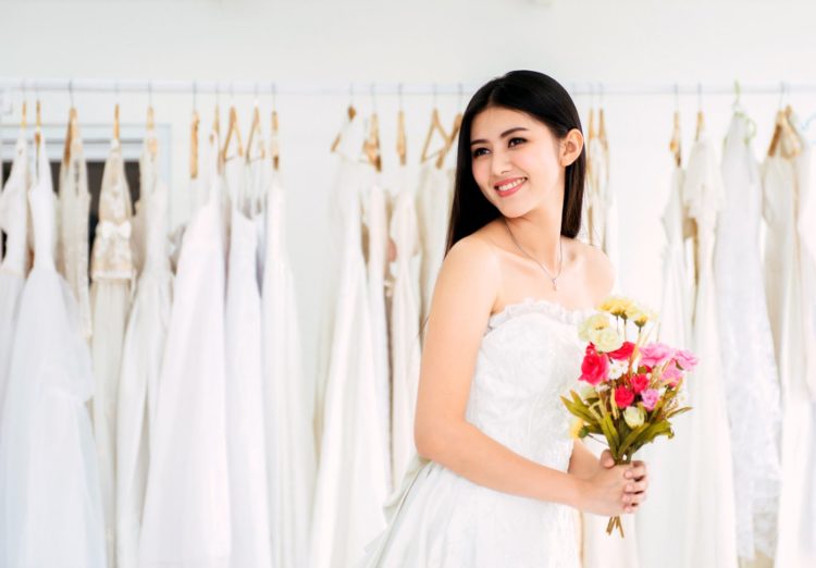 Choosing an inexpensive wedding dress