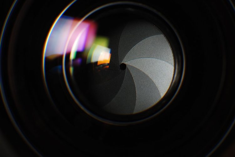 SLR-DSLR camera aperture opening